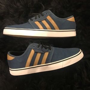 Men’s Adidas Jean Blue Size: 9 1/2